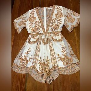 HONEY PUNCH Embroidered Romper Lace Lined Zip‎ Multi-Color Festival White